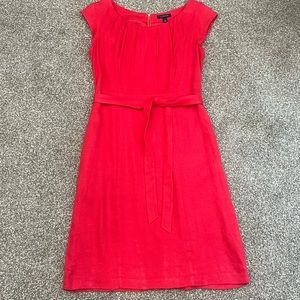 Land’s End red viscose linen blend midi dress. Lined with pockets and belt